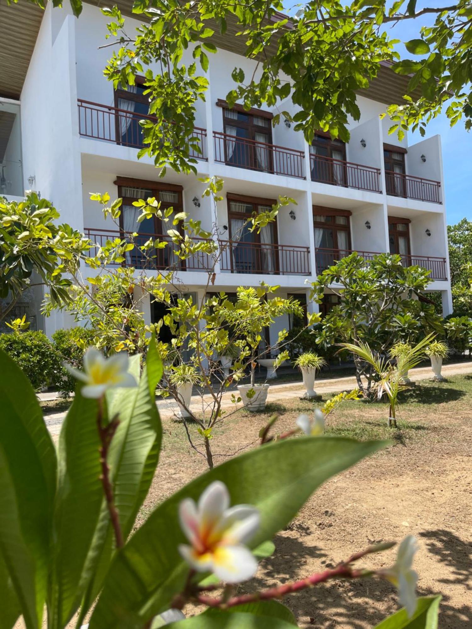 Amanda Beach Resort Passikudah Luaran gambar
